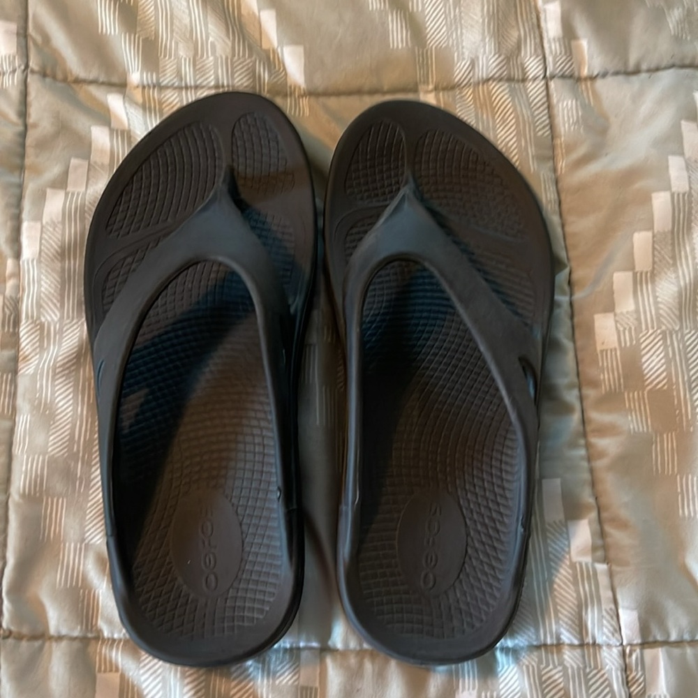 OOFOS original flip flop. Women’s sz 8 (men’s size 6) Black - Picture 2 of 6
